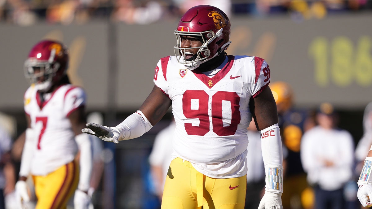 USC Trojans defensive lineman Bear Alexander (90) gestures during the third quarter against the California Golden Bears at California Memorial Stadium.