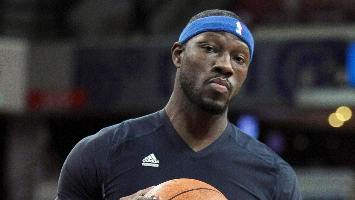 Detroit Pistons center Ben Wallace (6) warms up before the game against the Sacramento Kings at Power Balance Pavilion.