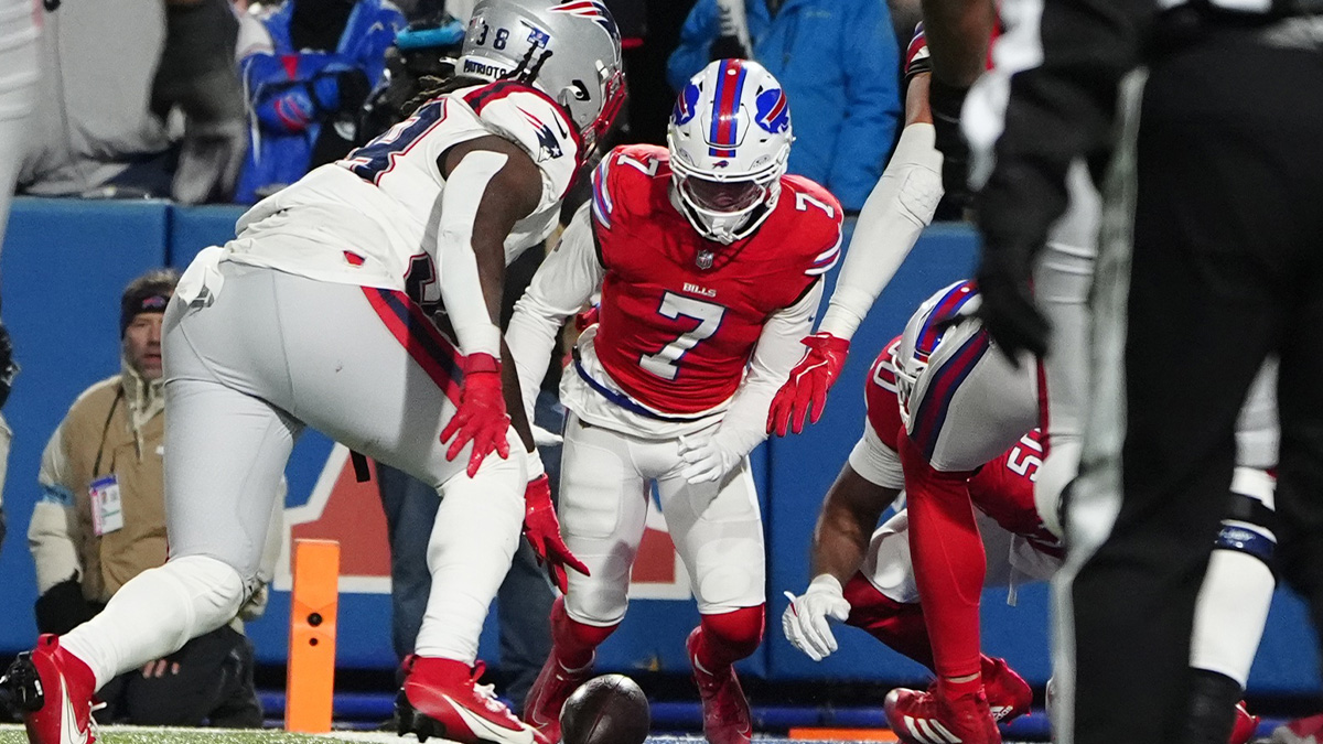 Buffalo Bills cornerback Taron Johnson (7) recovers a fumbled lateral for a touchdown against the New England Patriots during the second half at Highmark Stadium.