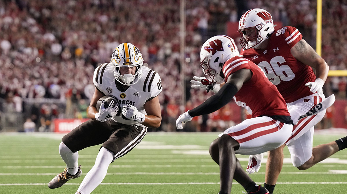 Western Michigan Broncos tight end Blake Bosma (86) rushes with the football during the second quarter against the Wisconsin Badgers at Camp Randall Stadium.