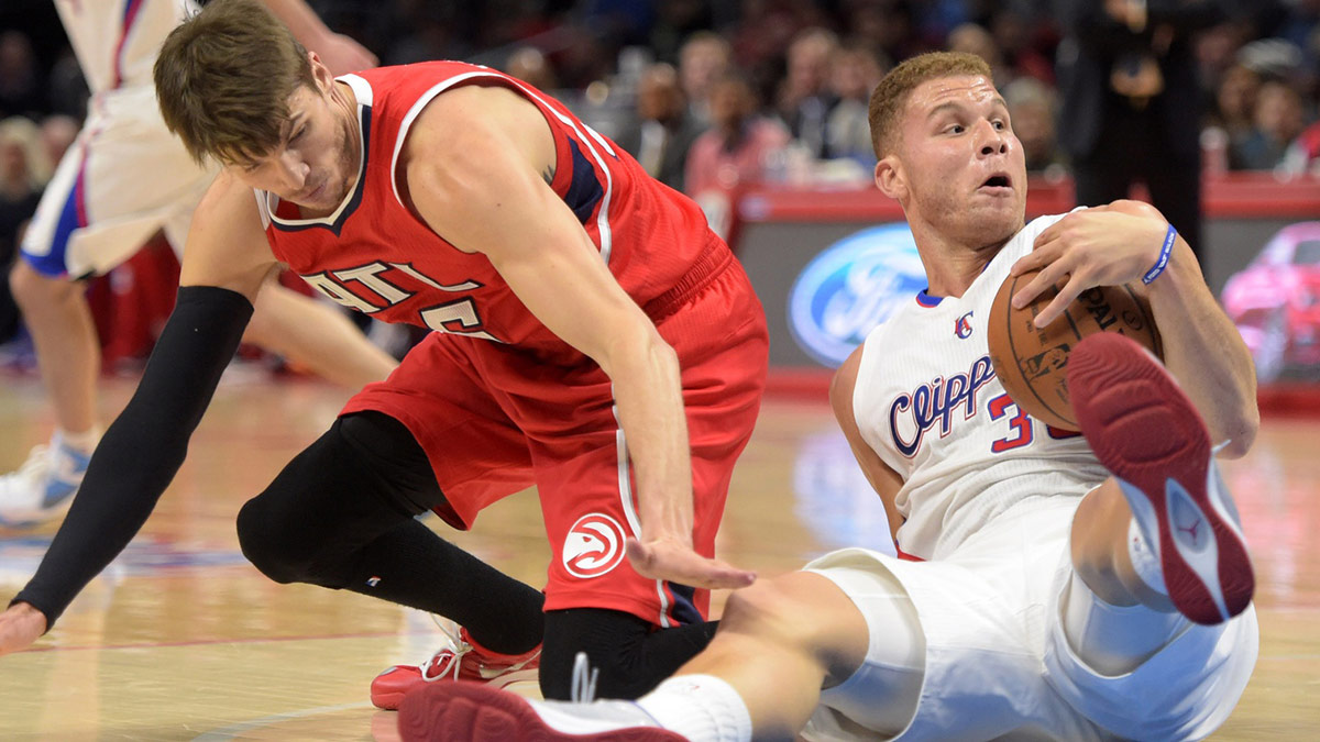 Blake Griffin loose ball Clippers vs. Hawks Kyle Korver