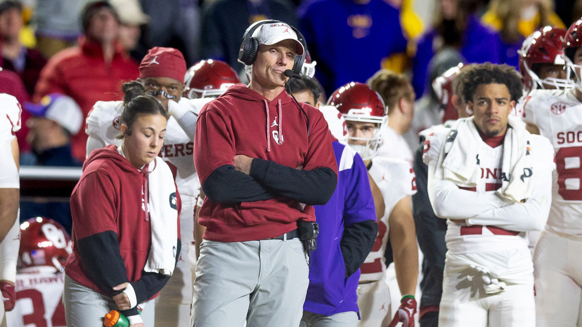Oklahoma Sooners head coach Brent Venables looks on against the LSU Tigers during the fourth quarter at Tiger Stadium.