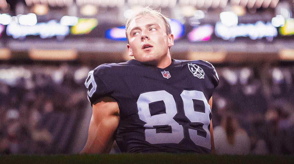 Brock Bowers joined an exclusive TE club on Sunday for the Raiders.