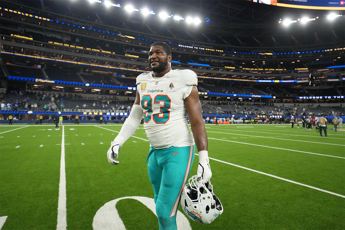 Miami Dolphins defensive tackle Calais Campbell (93) leaves the field after the game against the Los Angeles Rams at SoFi Stadium. 