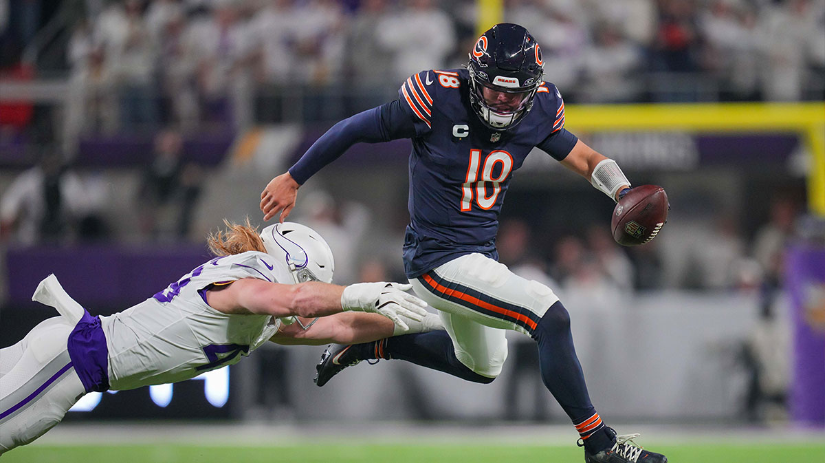 Chicago Bears quarterback Caleb Williams (18) scrambles against the Minnesota Vikings linebacker Andrew Van Ginkel (43) in the second quarter at U.S. Bank Stadium.