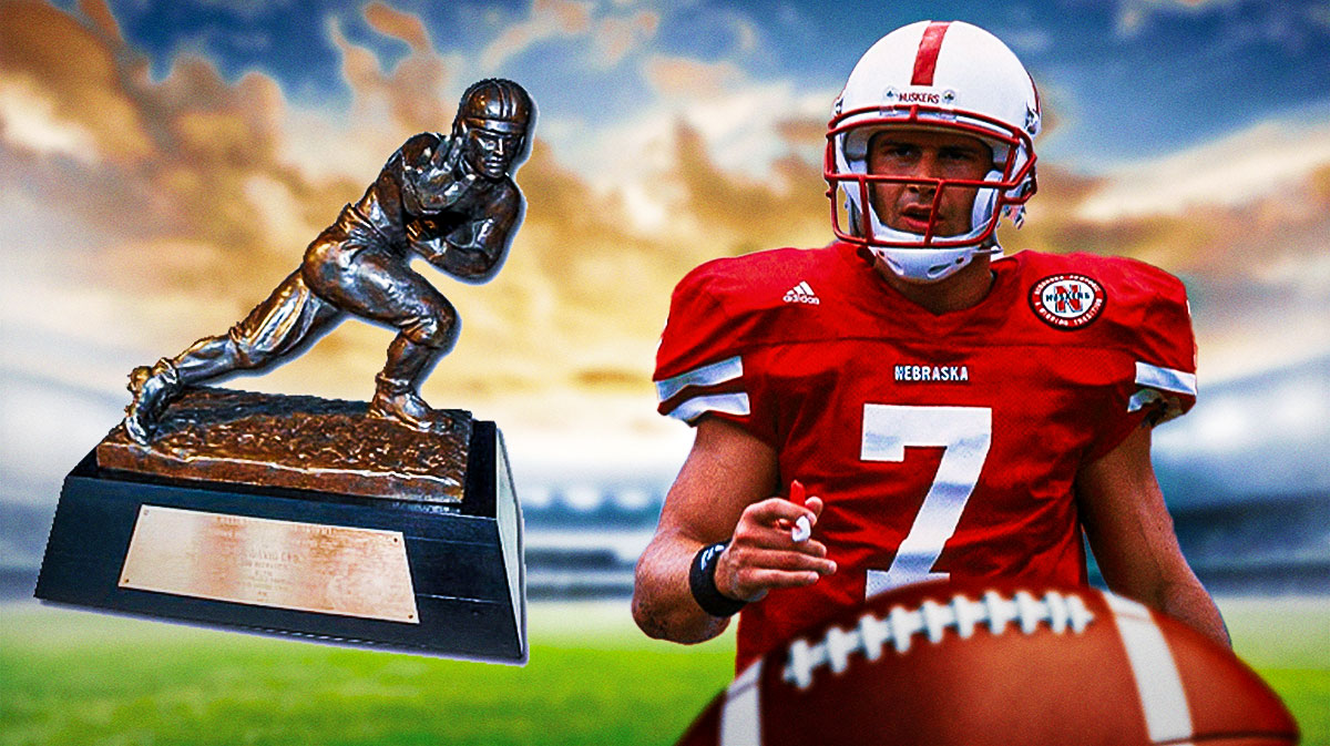 eric Crouch (Nebraska) with the Heisman Trophy.
