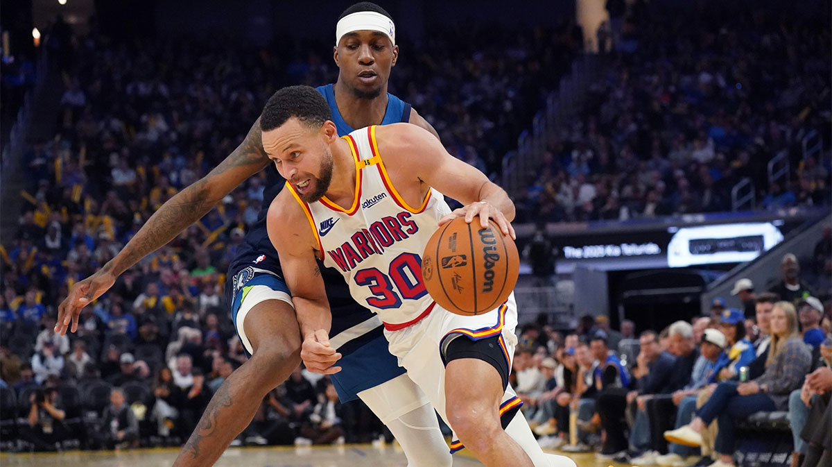 Golden State Warriors guard Stephen Curry (30) drives to the basket against Minnesota Timberwolves forward Jaden McDaniels (3) in the third period at Chase Center.