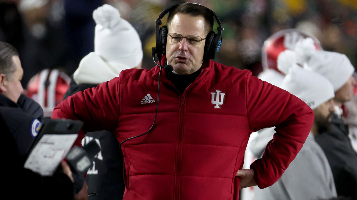 Indiana Hoosiers head coach Curt Cignetti during the first half against the Notre Dame Fighting Irish at Notre Dame Stadium.