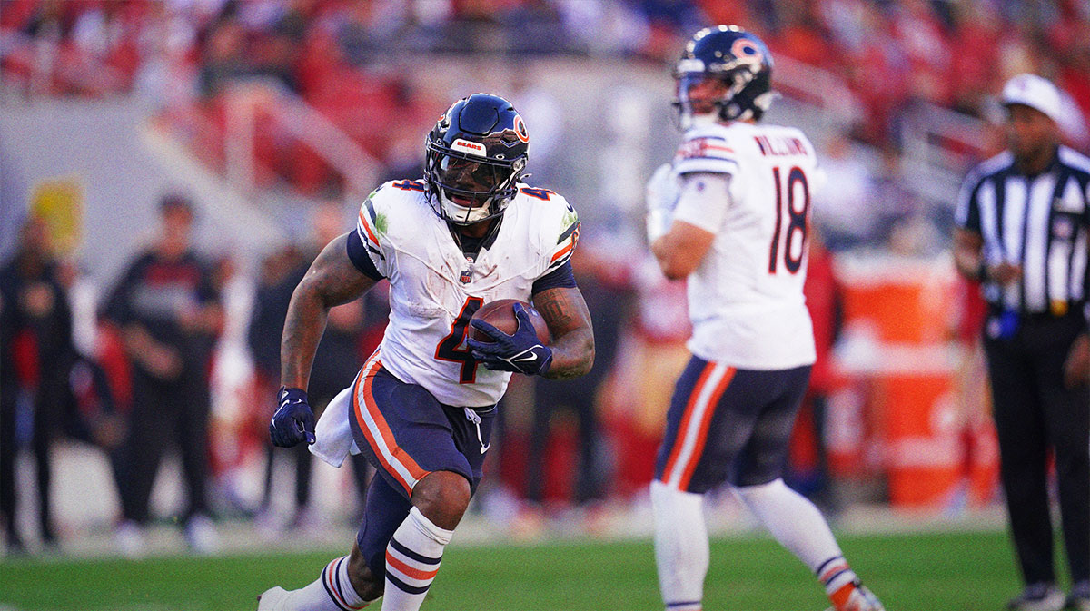 Chicago Bears running back D'Andre Swift (4) runs the ball against the San Francisco 49ers in the third quarter at Levi's Stadium.