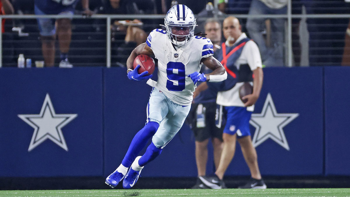 Dallas Cowboys wide receiver KeVontae Turpin (9) returns a kick during the first half against the Tampa Bay Buccaneers at AT&T Stadium.