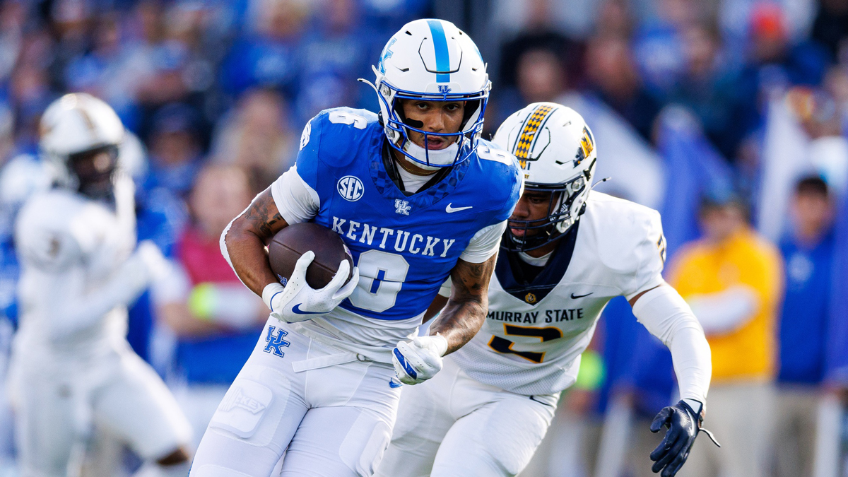 Kentucky Wildcats wide receiver Dane Key (6) runs the ball during the first quarter against the Murray State Racers at Kroger Field.