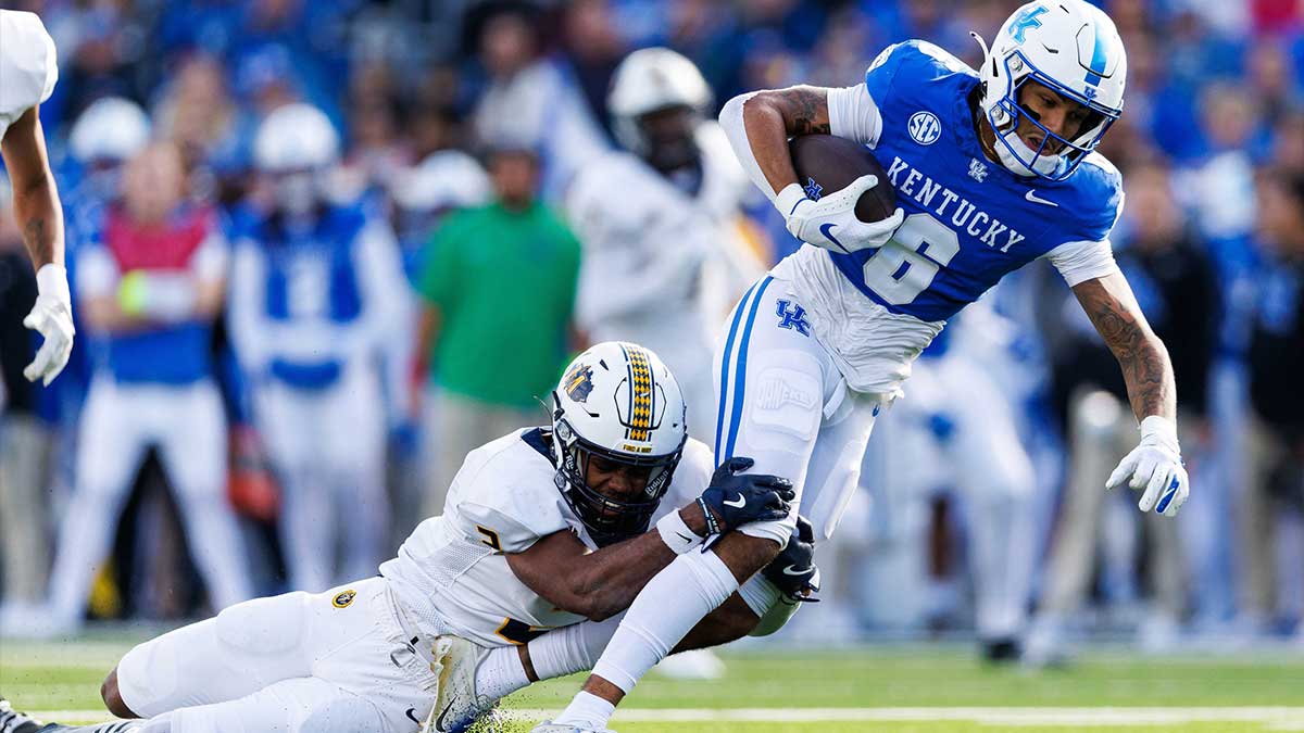 Kentucky Wildcats wide receiver Dane Key (6) runs the ball against Murray State Racers defensive back Larry Preston (2) during the first quarter at Kroger Field.