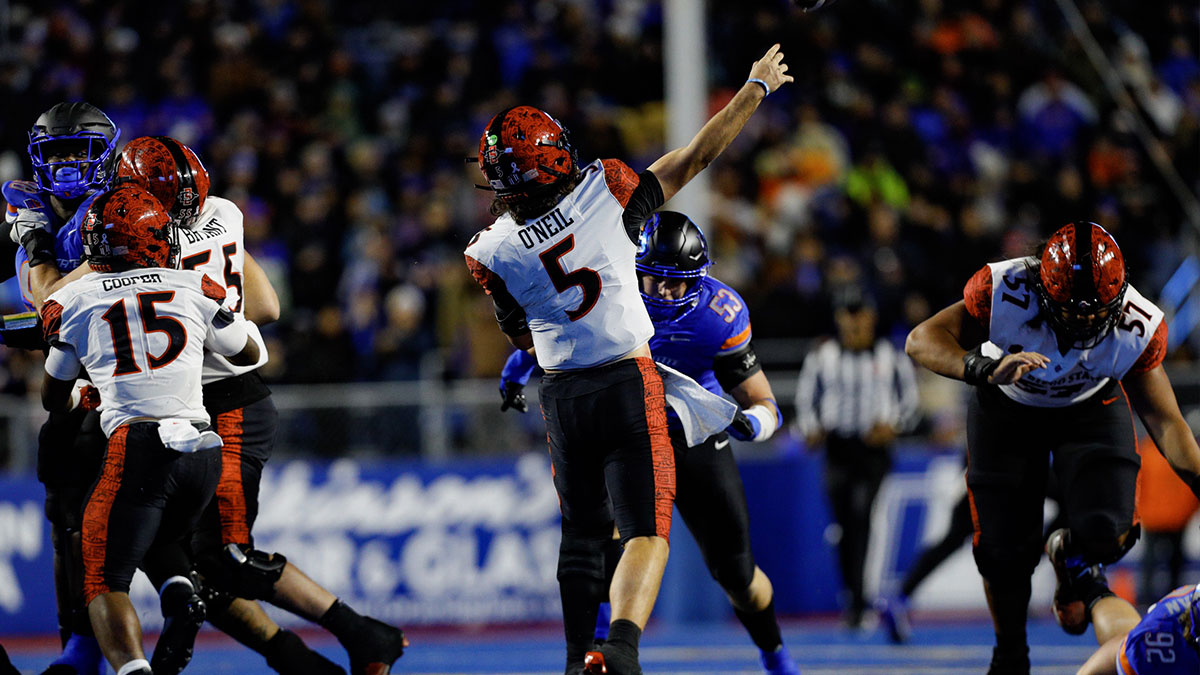 Former San Diego State Aztecs starting quarterback Danny O'Neil enters the transfer portal