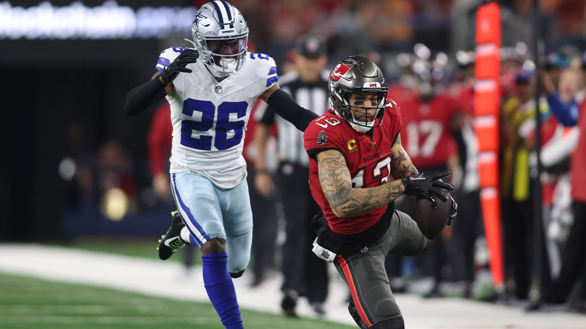 Tampa Bay Buccaneers wide receiver Mike Evans (13) catches a pass against Dallas Cowboys cornerback DaRon Bland (26) in the second quarter at AT&T Stadium.