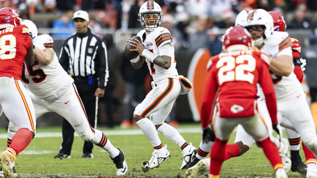 Cleveland Browns quarterback Dorian Thompson-Robinson (17) drops to throw against the Kansas City Chiefs during the fourth quarter at Huntington Bank Field. 