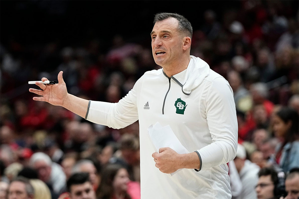 Green Bay Phoenix head coach Doug Gottlieb motions to his team during the first half of the NCAA men's basketball game against the Ohio State Buckeyes at Value City Arena in Columbus on Monday, Nov. 25, 2024. Ohio State won 102-69.