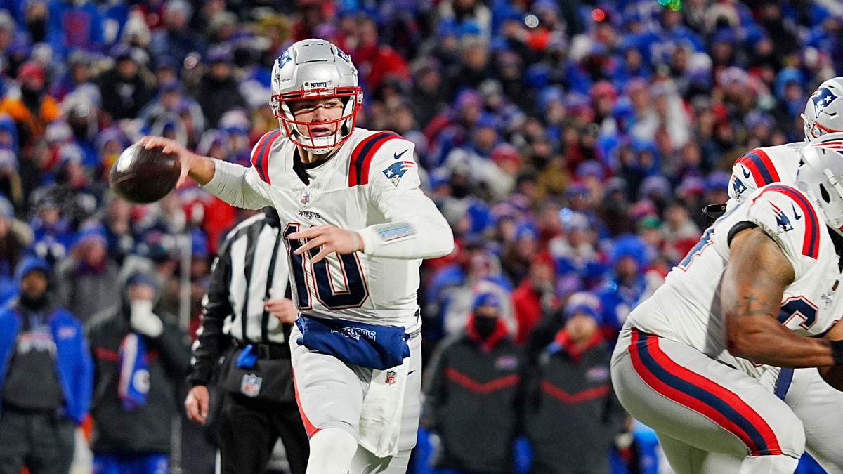 New England Patriots Drake Maye gets ready to throw a pass to a receiver during first half action at Highmark Stadium where the Buffalo Bills hosted the New England Patriots 