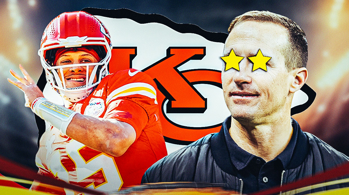 Drew Brees with stars in his eyes looking at Chiefs Patrick Mahomes throwing a pass