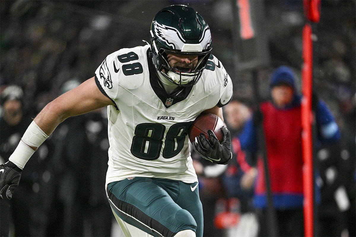 Philadelphia Eagles tight end Dallas Goedert (88) runs for a touchdown during the first half against the Baltimore Ravens at M&T Bank Stadium.