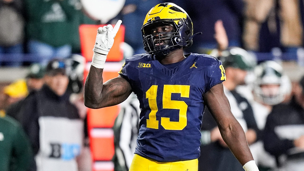 Michigan linebacker Ernest Hausmann (15) celebrates a play against Michigan State during the first half at Michigan Stadium