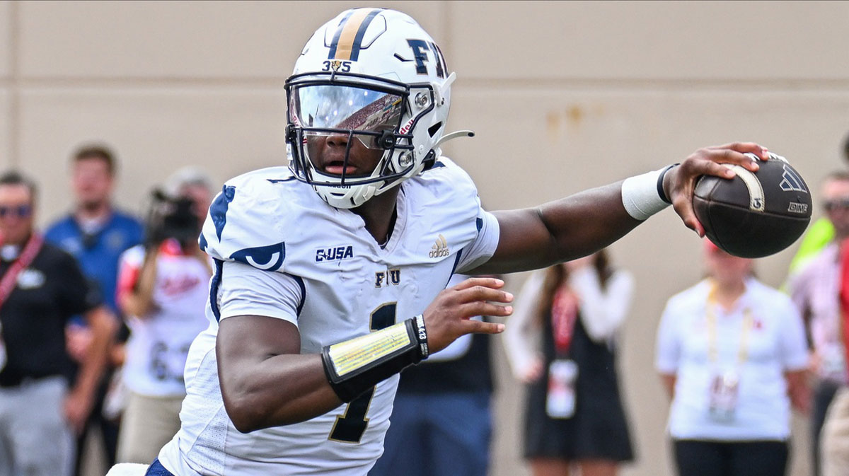 Florida International Panthers quarterback Keyone Jenkins (1) throws a pass during the first half at Memorial Stadium.