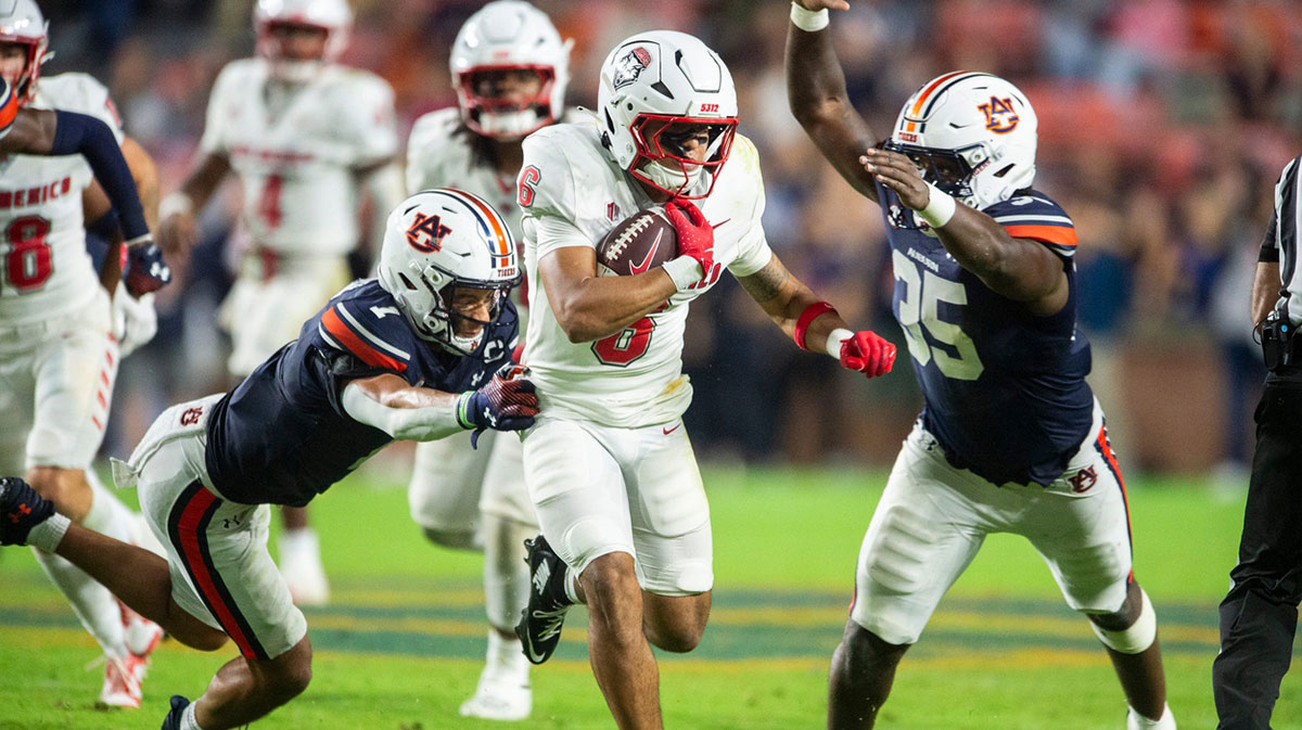 New Mexico Lobos running back Eli Sanders (6) runs the ball as Auburn Tigers take on New Mexico Lobos at Jordan-Hare Stadium in Auburn, Ala., on Saturday, Sept. 14, 2024.
