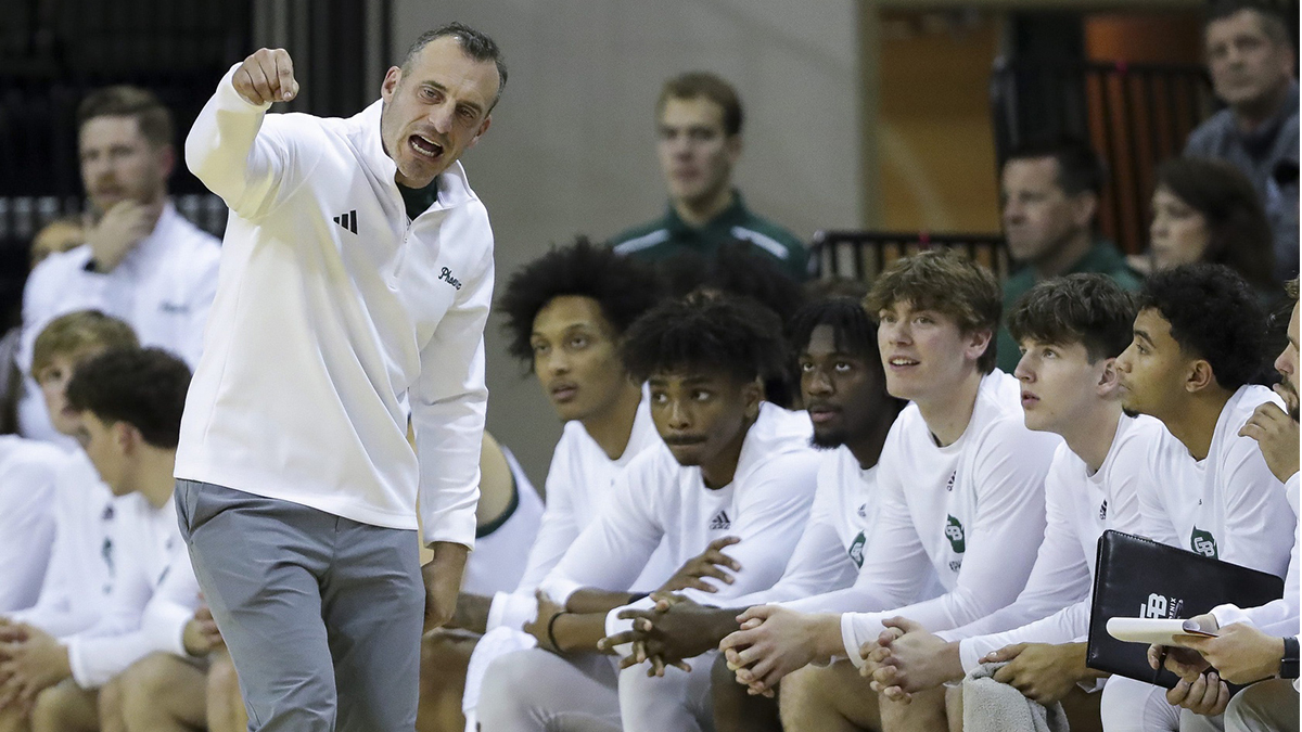 UWGB men's basketball coach Doug Gottlieb gives instruction to his bench during a game against St. Thomas on Nov. 8.