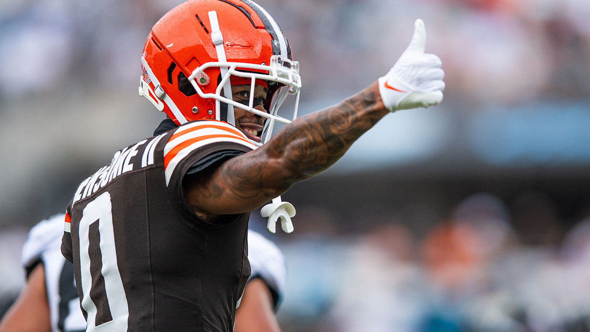 Cleveland Browns cornerback Greg Newsome II (0) gives a thumbs up to fans in the second quarter against the Jacksonville Jaguars at EverBank Stadium.