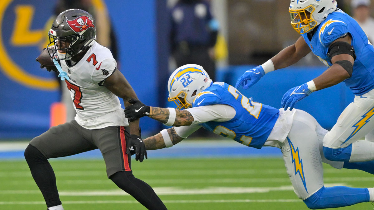 Tampa Bay Buccaneers running back Bucky Irving (7) breaks away from Los Angeles Chargers cornerback Elijah Molden (22) and runs for 54 yards in the second half at SoFi Stadium.