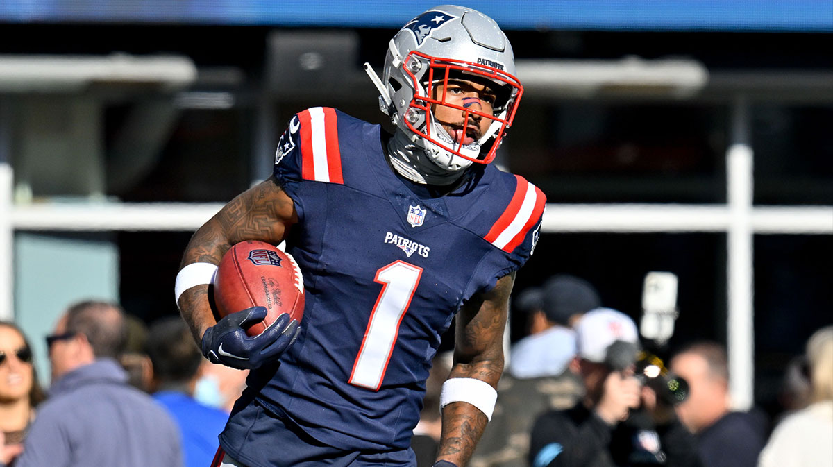 New England Patriots wide receiver Ja'Lynn Polk (1) warms up before a game against the Los Angeles Rams at Gillette Stadium.