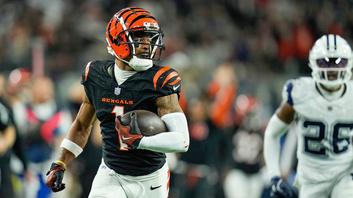 Cincinnati Bengals wide receiver Ja'Marr Chase (1) runs pass Dallas Cowboys cornerback DaRon Bland (26) in the 4th quarter for a touchdown