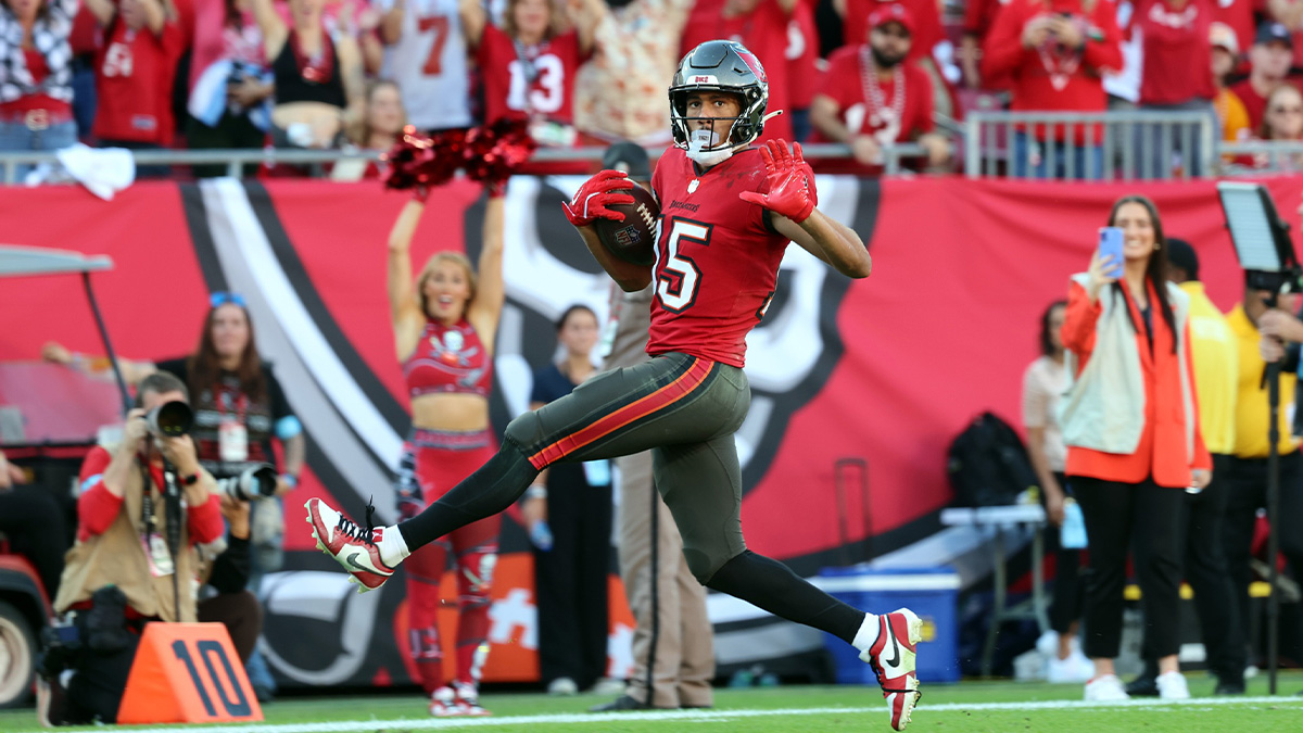 Tampa Bay Buccaneers wide receiver Jalen McMillan (15) runs the ball in for a touchdown against the Las Vegas Raiders during the second half at Raymond James Stadium.