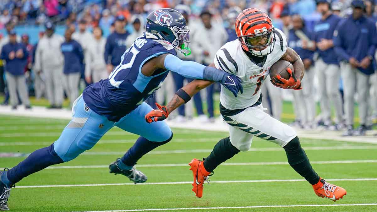 Cincinnati Bengals wide receiver Ja'Marr Chase (1) catches a pass over Tennessee Titans linebacker James Williams (52) during the second quarter