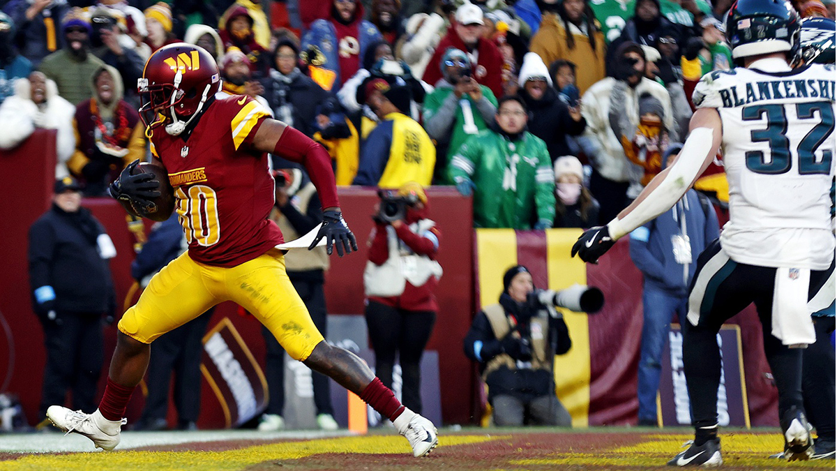 Washington Commanders wide receiver Jamison Crowder (80) catches the game winning touchdown during the fourth quarter against the Philadelphia Eagles at Northwest Stadium.