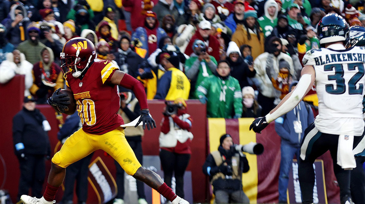 Washington Commanders wide receiver Jamison Crowder (80) catches the game winning touchdown during the fourth quarter against the Philadelphia Eagles at Northwest Stadium. 