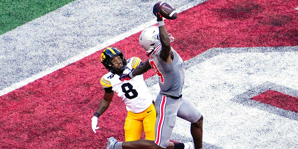 Ohio State Buckeyes wide receiver Jeremiah Smith (4) makes a one-handed touchdown catch against Iowa Hawkeyes defensive back Deshaun Lee (8) in the third quarter at Ohio Stadium on Saturday.