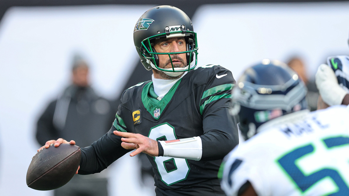 New York Jets quarterback Aaron Rodgers (8) throws the ball during the first half against the Seattle Seahawks at MetLife Stadium