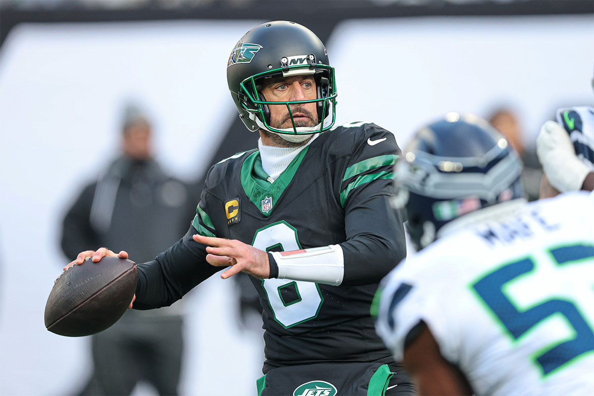 New York Jets quarterback Aaron Rodgers (8) throws the ball during the first half against the Seattle Seahawks at MetLife Stadium.