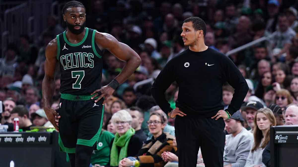 Boston, Massachusetts, USA; Boston Celtics head coach Joe Mazzulla talks with guard Jaylen Brown (7) from the sideline as they take on the Indiana Pacers at TD Garden. 