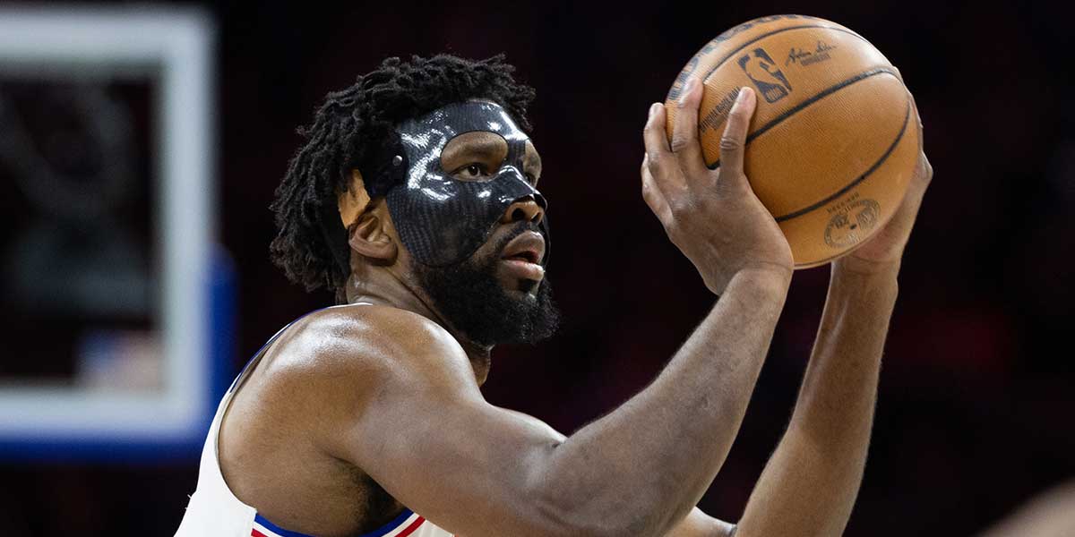 Philadelphia 76ers center Joel Embiid (21) shoots the ball against the San Antonio Spurs during the second quarter at Wells Fargo Center.