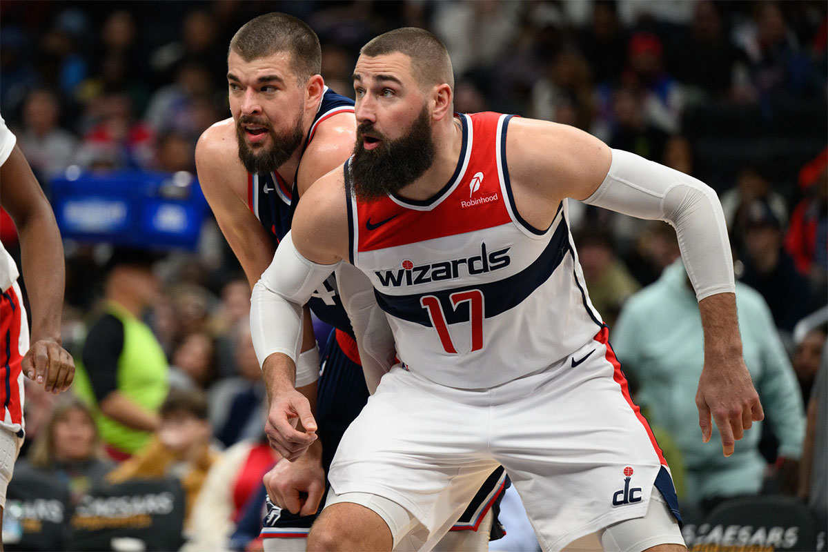 Washington Wizards center Jonas Valanciunas (17) and LA Clippers center Ivica Zubac (40) battle for position during the third quarter at Capital One Arena.