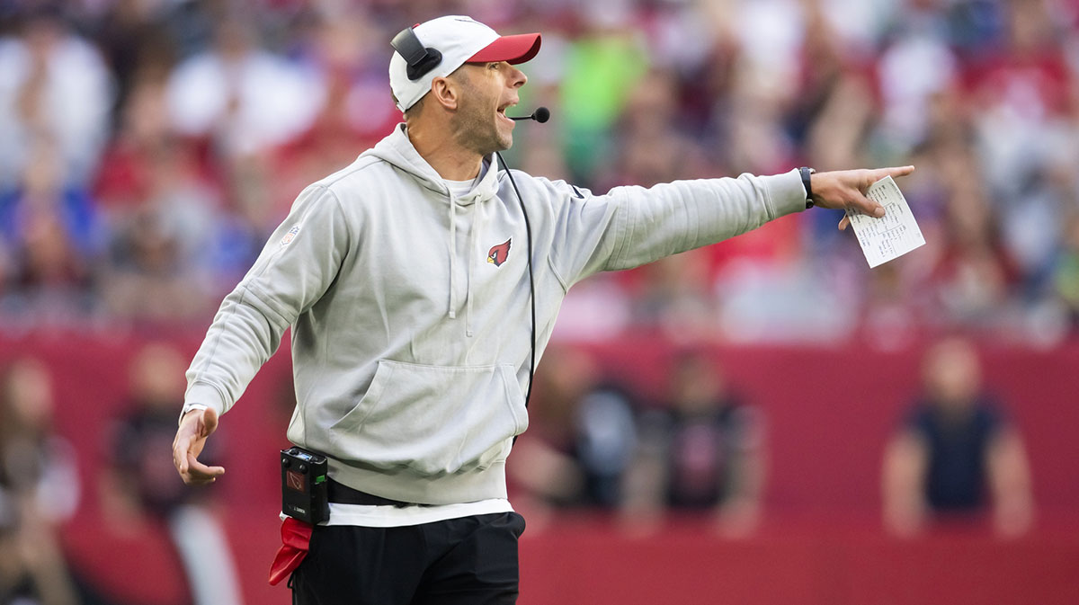 Arizona Cardinals head coach Jonathan Gannon against the Seattle Seahawks in the first half at State Farm Stadium.