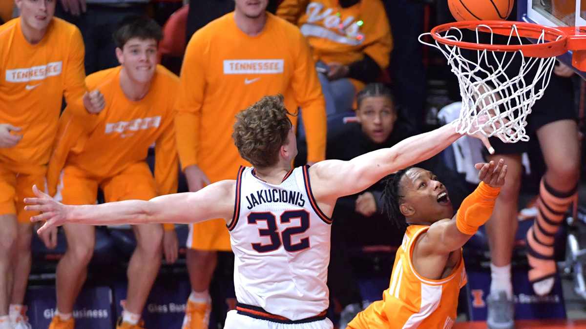 ennessee Volunteers guard Jordan Gainey (11) drives to the basket and scores as Illinois Fighting Illini guard Kasparas Jakucionis (32) defends in the final seconds at State Farm Center.