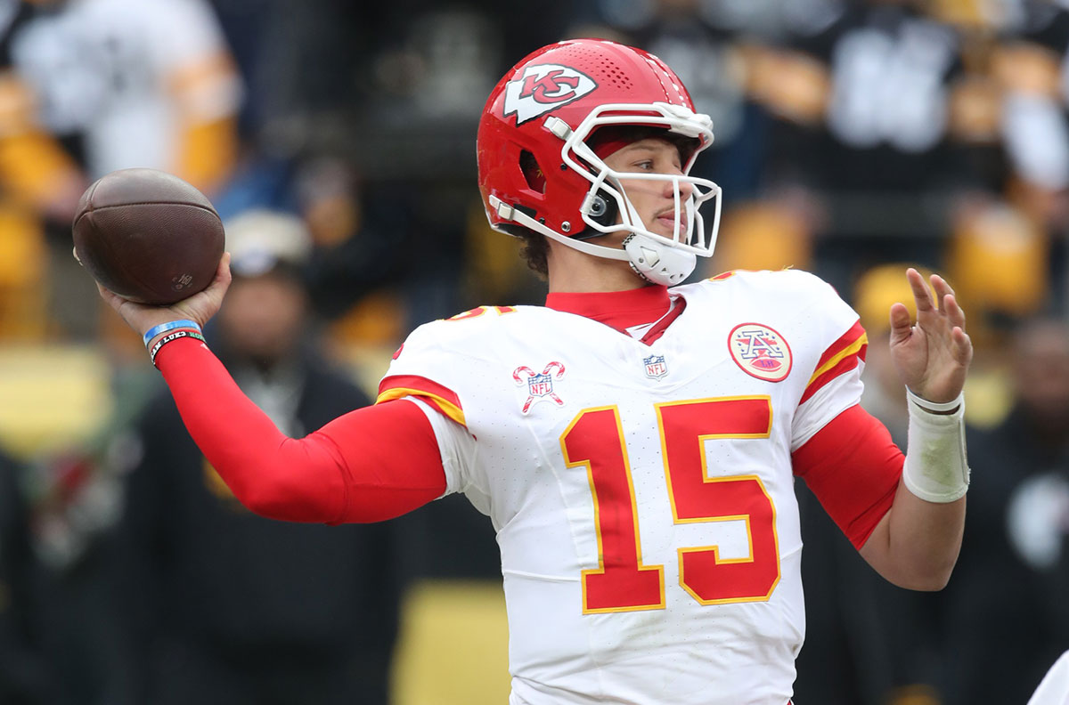 Kansas City Chiefs quarterback Patrick Mahomes (15) passes against the Pittsburgh Steelers during the second quarter at Acrisure Stadium.