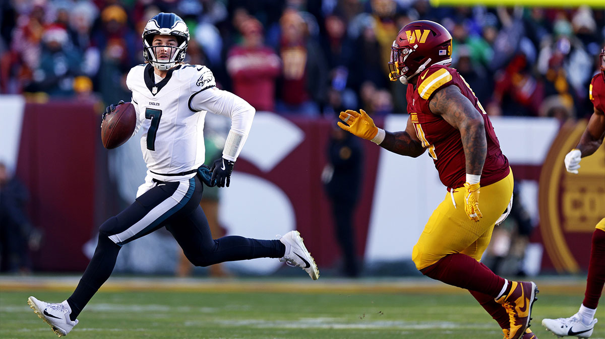 Philadelphia Eagles quarterback Kenny Pickett (7) runs the ball against Washington Commanders defensive tackle Daron Payne (94) during the second quarter at Northwest Stadium.