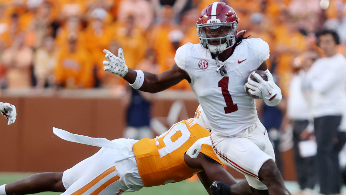 Alabama Crimson Tide wide receiver Kendrick Law (1) dodges a tackle by Tennessee Volunteers linebacker Jalen Smith (39) in the third quarter at Neyland Stadium.