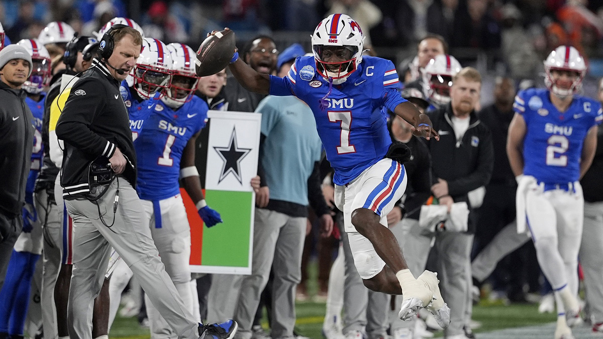 Southern Methodist Mustangs quarterback Kevin Jennings (7) scrambles during the second quarter against the Clemson Tigers in the 2024 ACC Championship game at Bank of America Stadium.