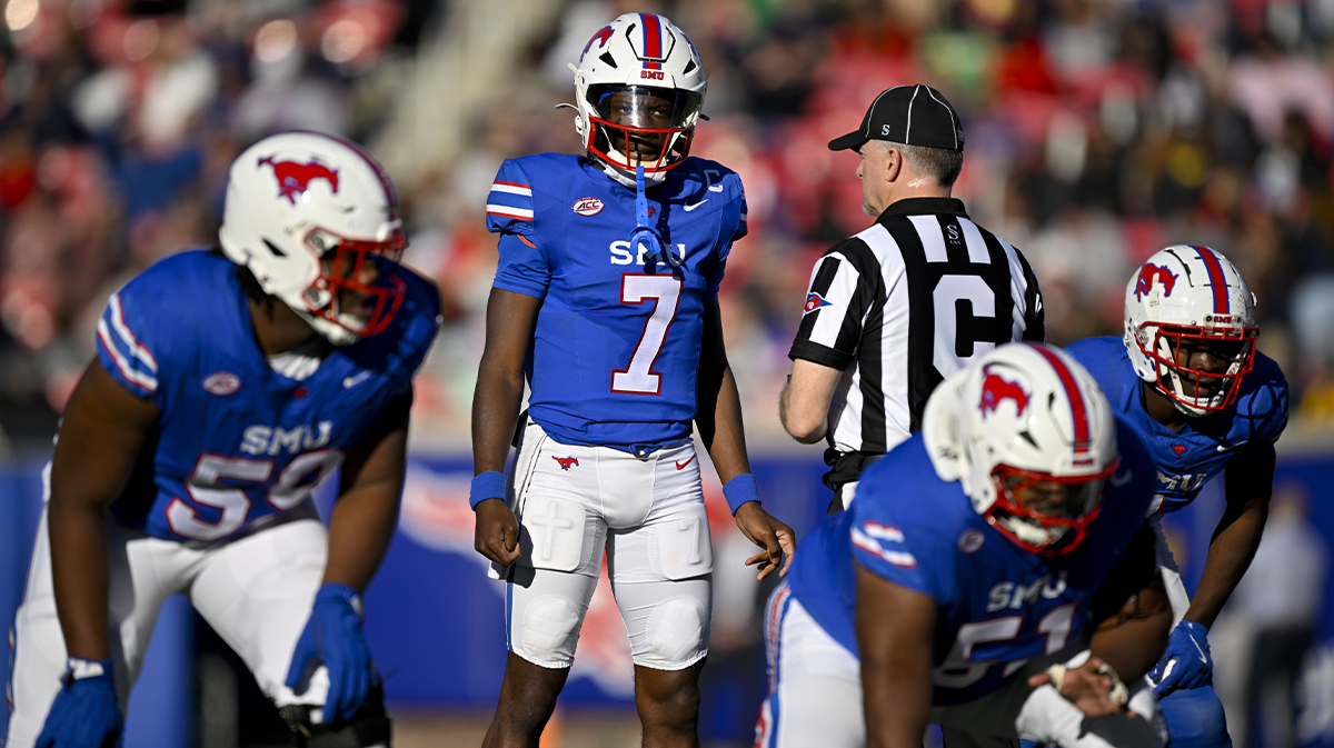 Southern Methodist Mustangs quarterback Kevin Jennings (7) in action during the game between the SMU Mustangs and the California Golden Bears at Gerald J. Ford Stadium.