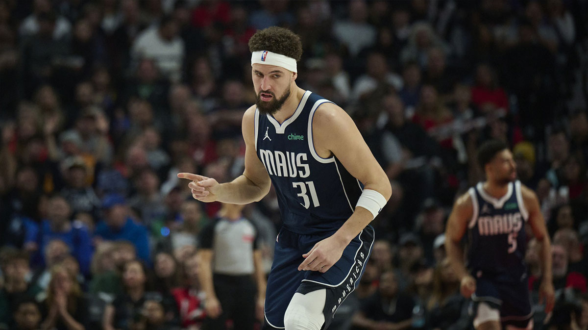 Dallas Mavericks guard Klay Thompson (31) reacts after scoring a three point basket during the first half agains the Portland Trail Blazers at Moda Center.