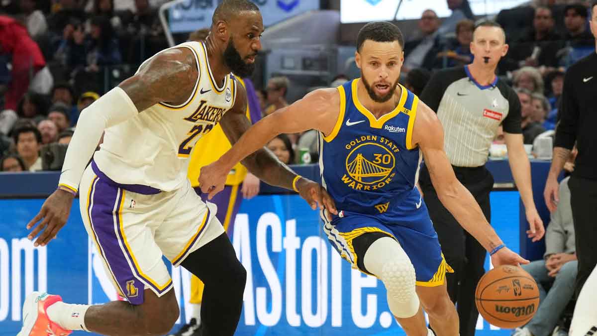 Golden State Warriors guard Stephen Curry (30) dribbles against Los Angeles Lakers forward LeBron James (left) during the third quarter at Chase Center.